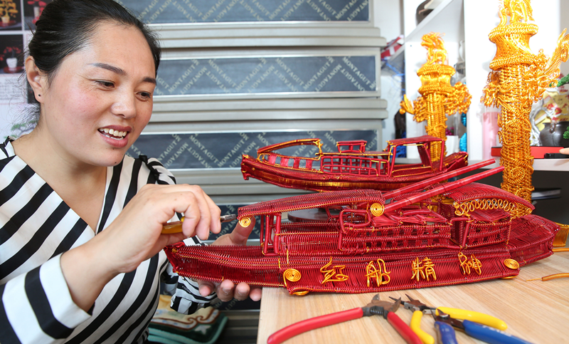 巧手编织红船弘扬红船精神